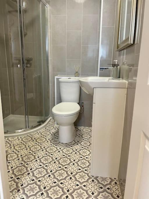 Stylish & Spacious 2 Storey, 3 Bed Apartment Gravesend Luaran gambar