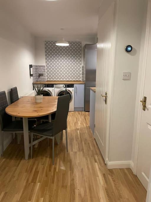 Stylish & Spacious 2 Storey, 3 Bed Apartment Gravesend Luaran gambar