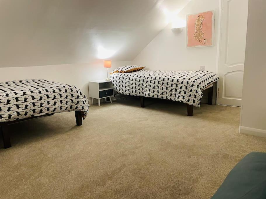 Stylish & Spacious 2 Storey, 3 Bed Apartment Gravesend Luaran gambar