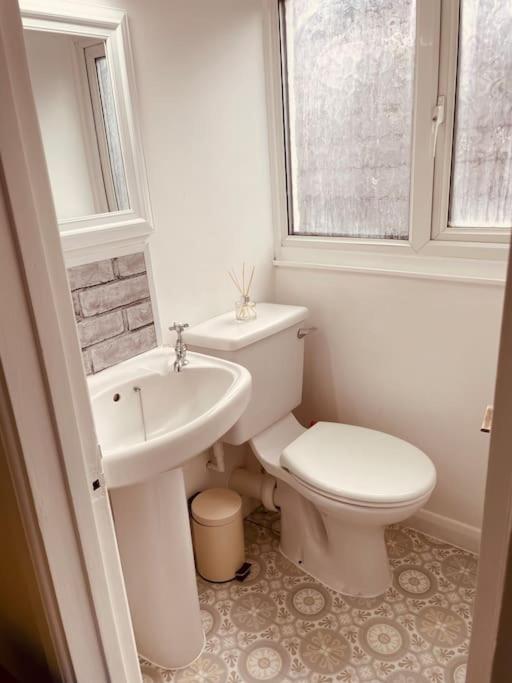 Stylish & Spacious 2 Storey, 3 Bed Apartment Gravesend Luaran gambar